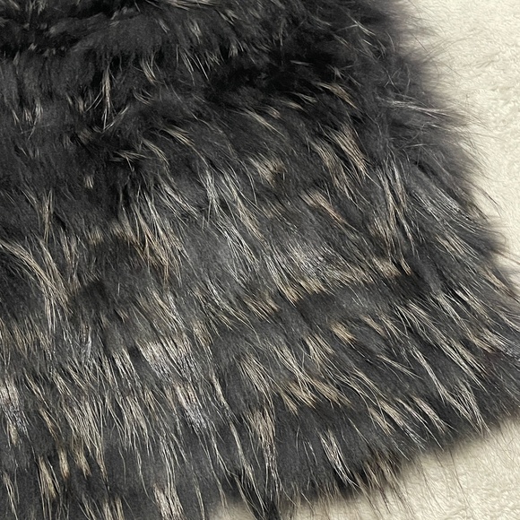 Black Fur Vest Size XS - Picture 5 of 10